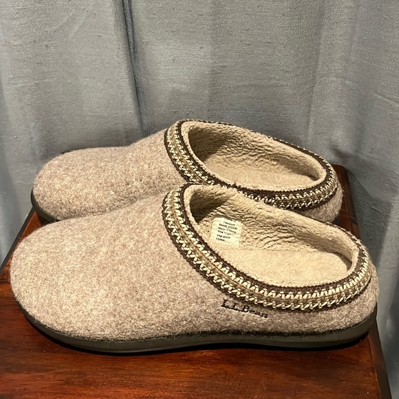 L.L. Bean Shoes - L.L. Bean Women’s Size 7 M Beige/Brown Wool Slippers Clogs Gently Used